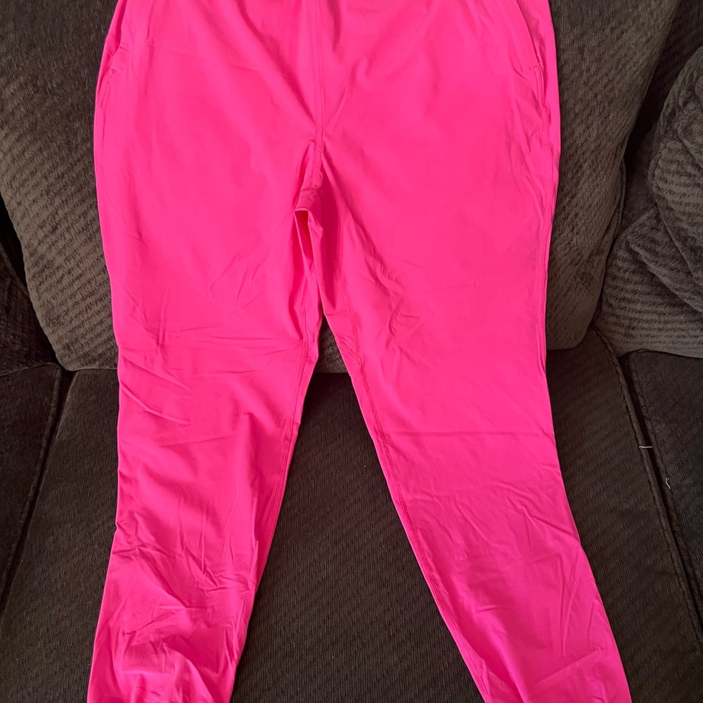 Never-worn lululemon pants. Perfect condition. Size 10.